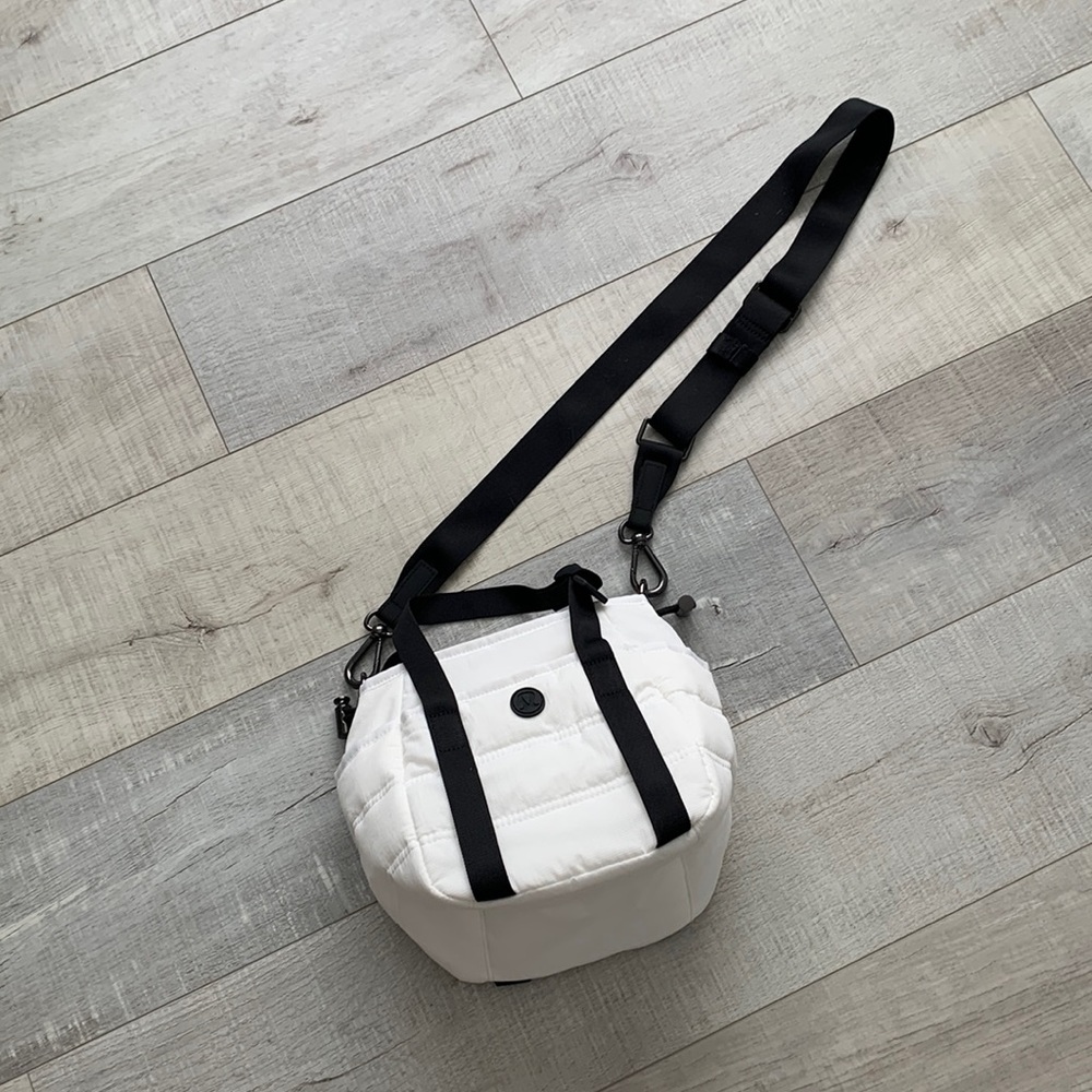 Lululemon bucket bag